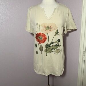 NEW IN PACKAGE Amazon Cream and Red Graphic Short Sleeve Tee. Size L